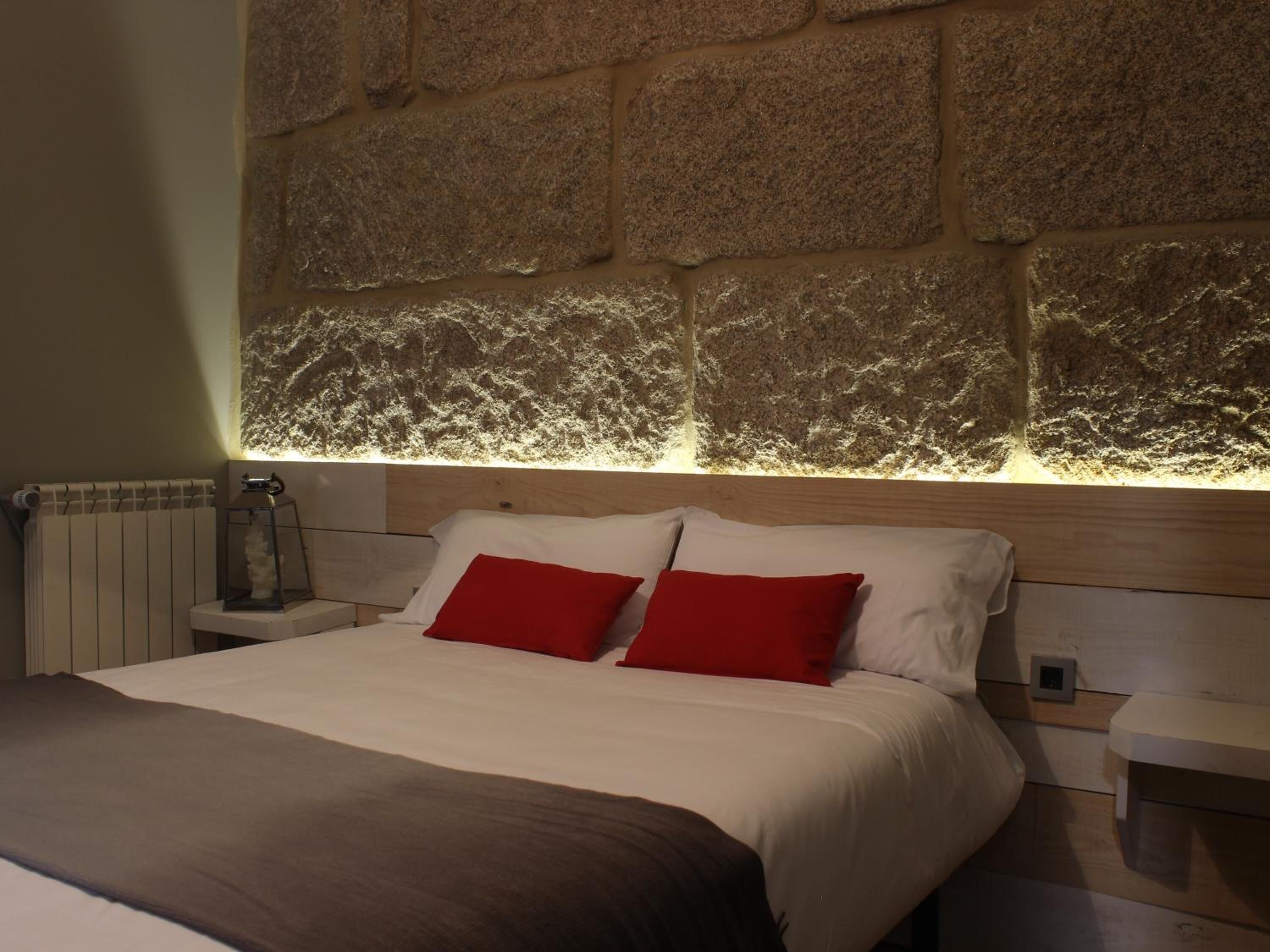 premium bedding, desk, free wifi, bed sheets