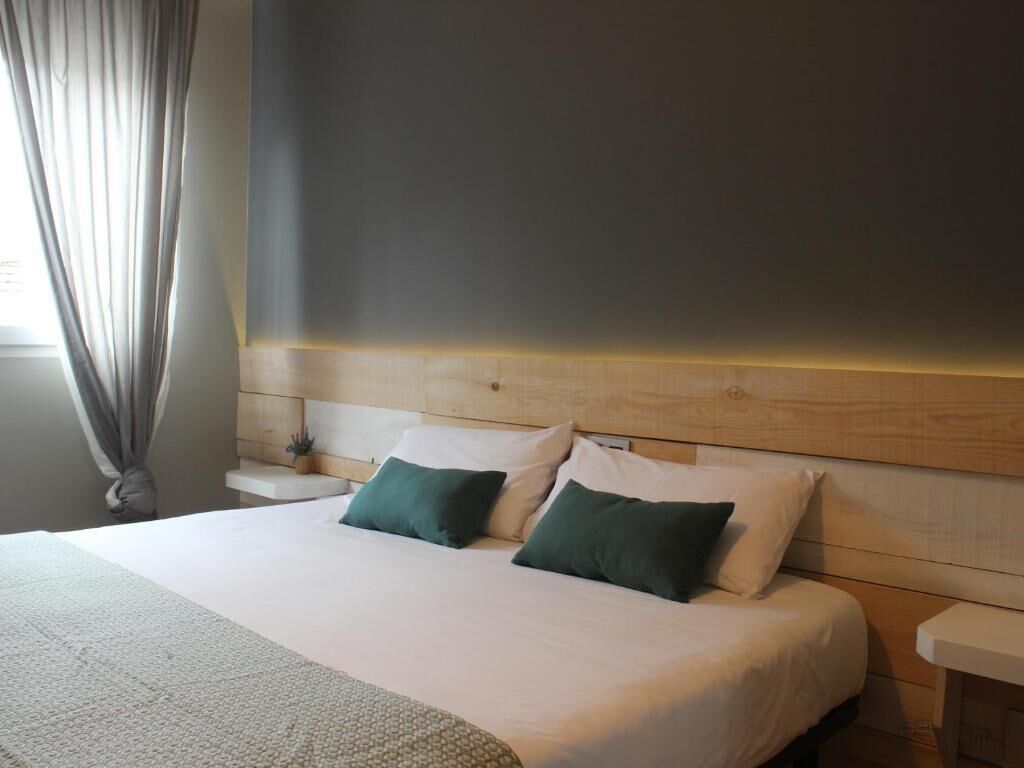 premium bedding, desk, free wifi, bed sheets