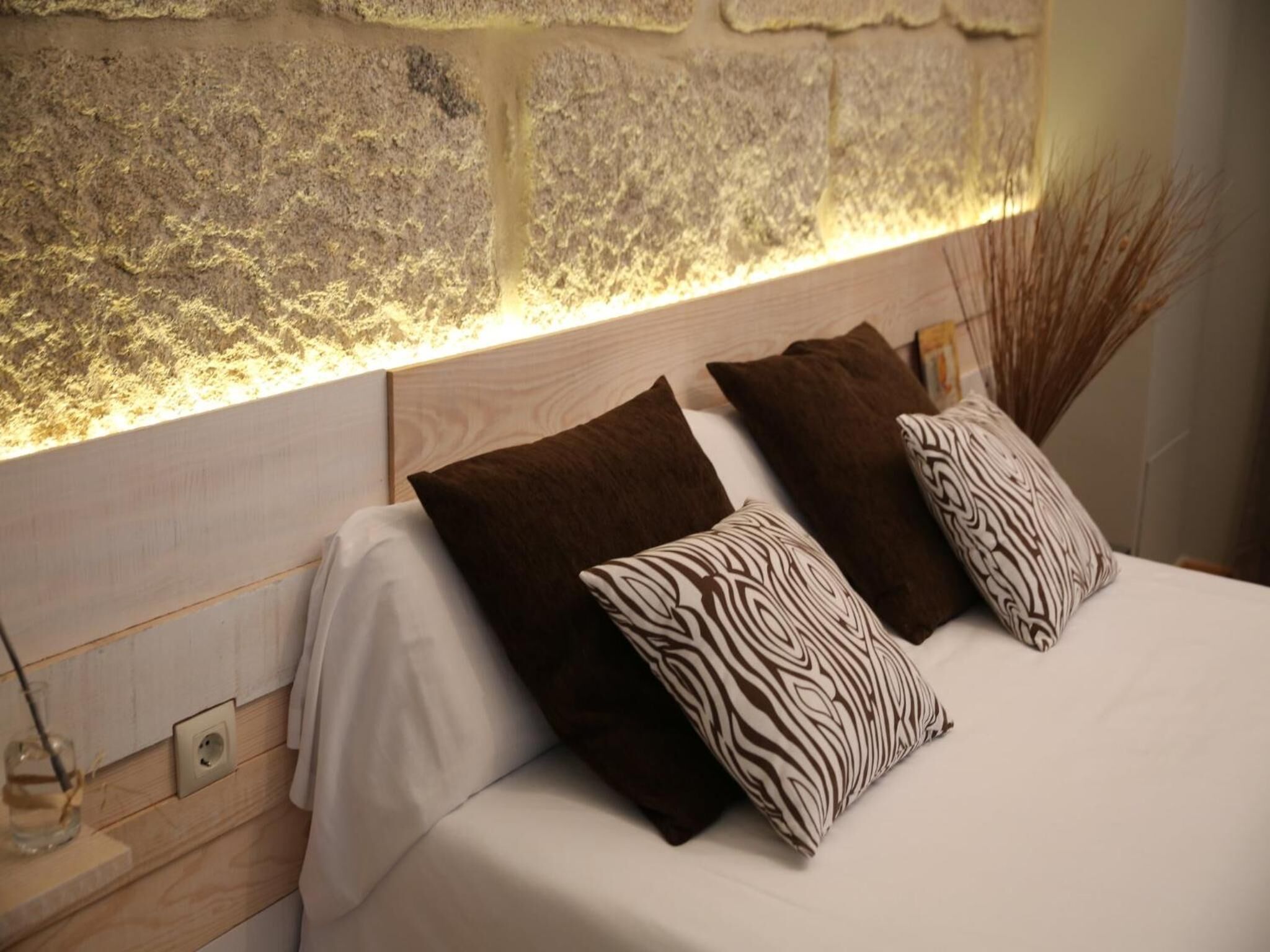 premium bedding, desk, free wifi, bed sheets