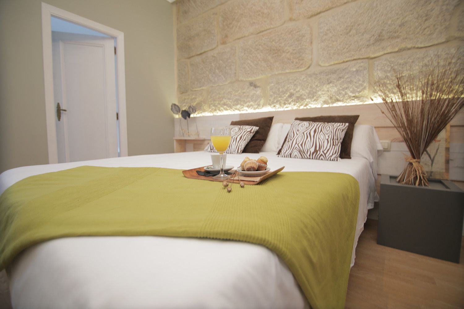 standard double room (with extra bed) | premium bedding, desk, free wifi, bed sheets