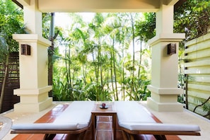 1 Bedroom Jacuzzi Villa | ลานระเบียง/นอกชาน