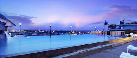 Outdoor pool, sun loungers