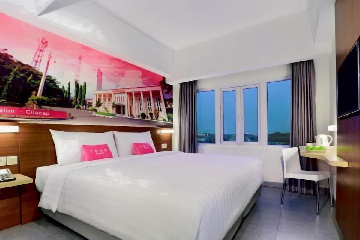 Premium bedding, in-room safe, desk, soundproofing