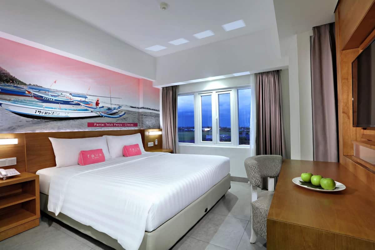 Premium bedding, in-room safe, desk, soundproofing