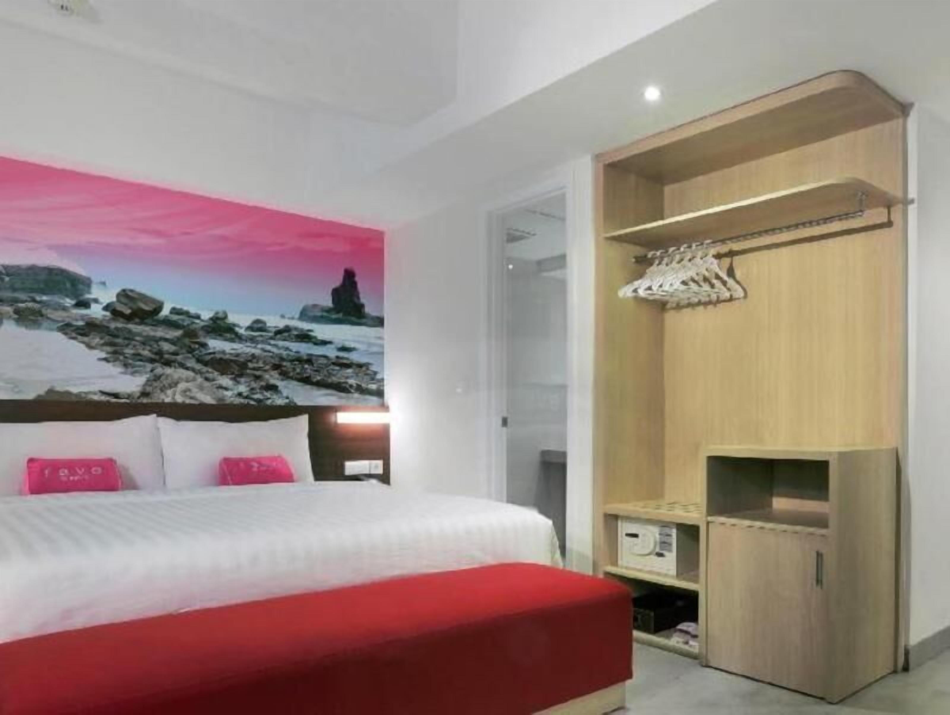 Sengetøy av topp kvalitet, safe på rommet, skrivebord og lydisolert