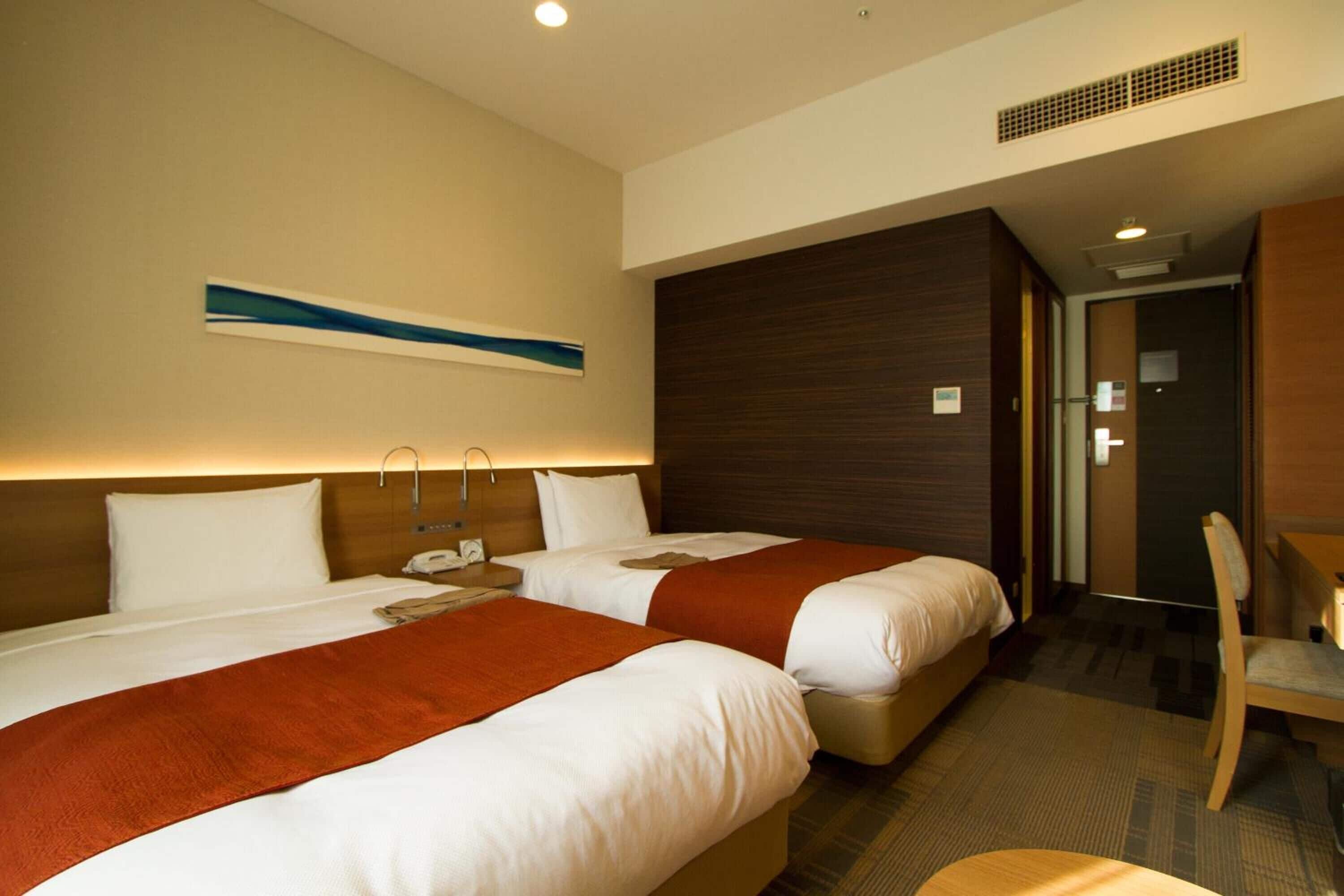 desk, soundproofing, free wifi, wheelchair access