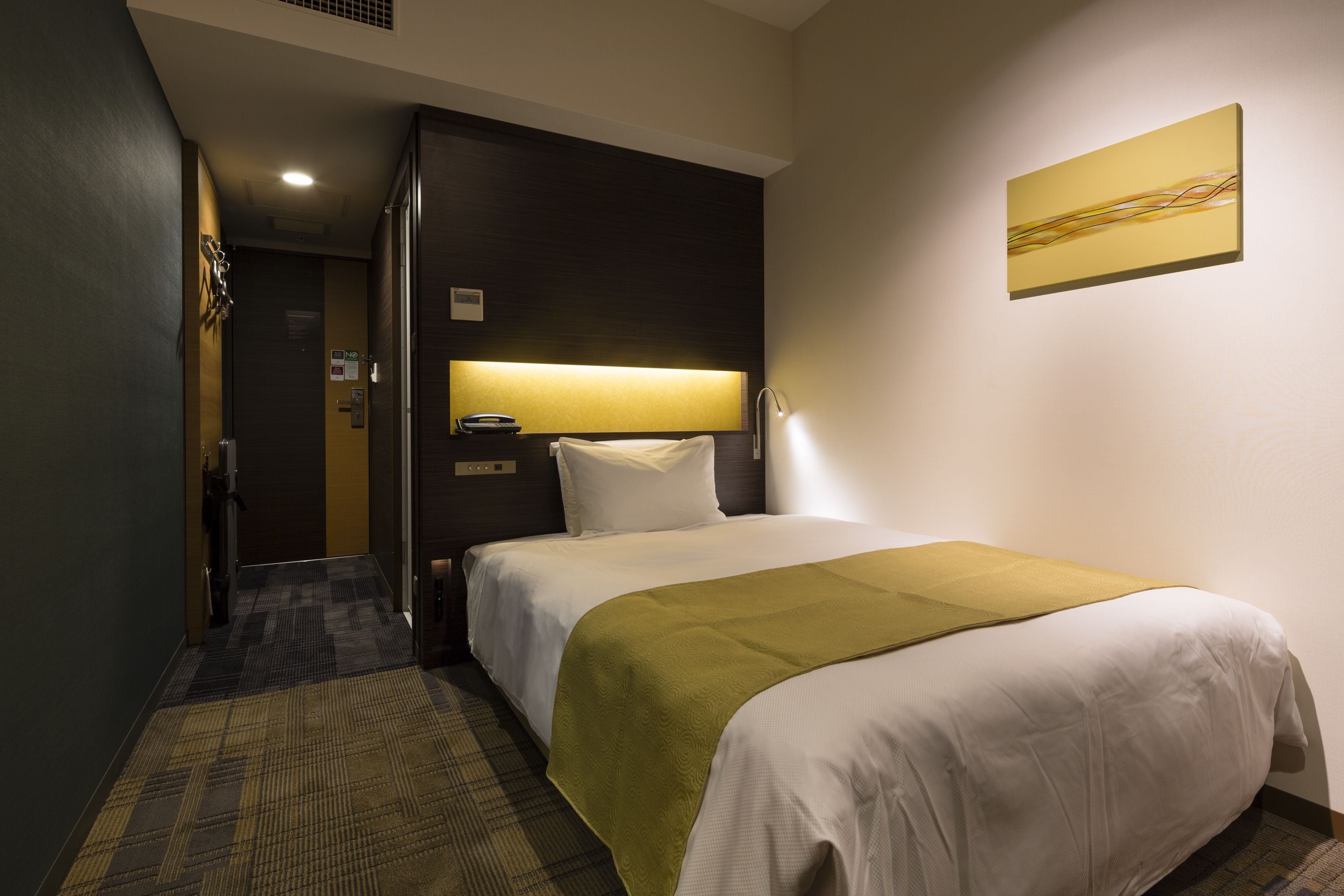 desk, soundproofing, free wifi, wheelchair access