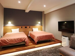 In-room safe, desk, blackout curtains, bed sheets - Hotel Sun Valley Nasu (Nasu)