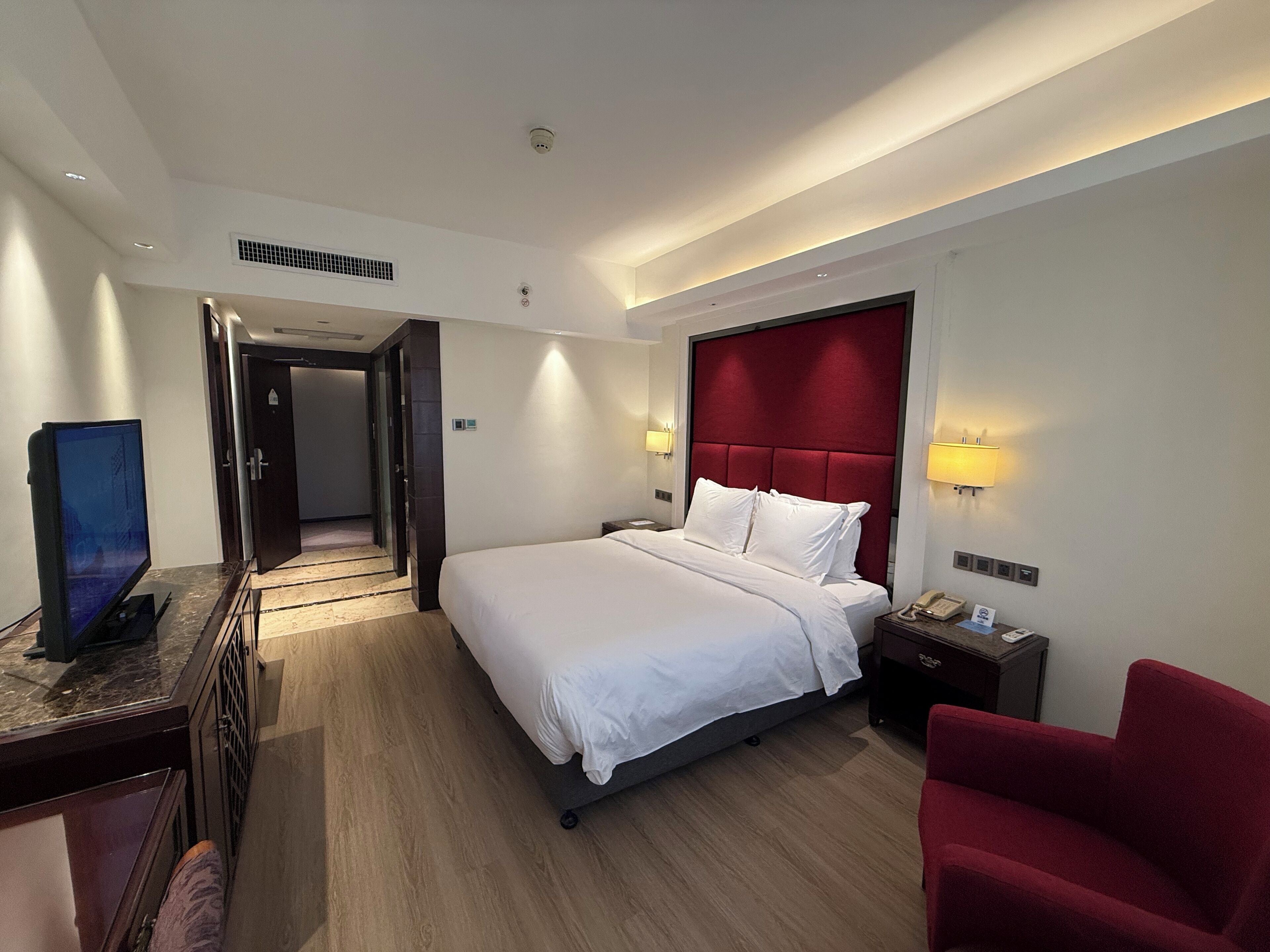 Standard Room, 2 Twin Beds, Smoking (Extra Floor Space) | Down comforters, minibar (free items), in-room safe, desk