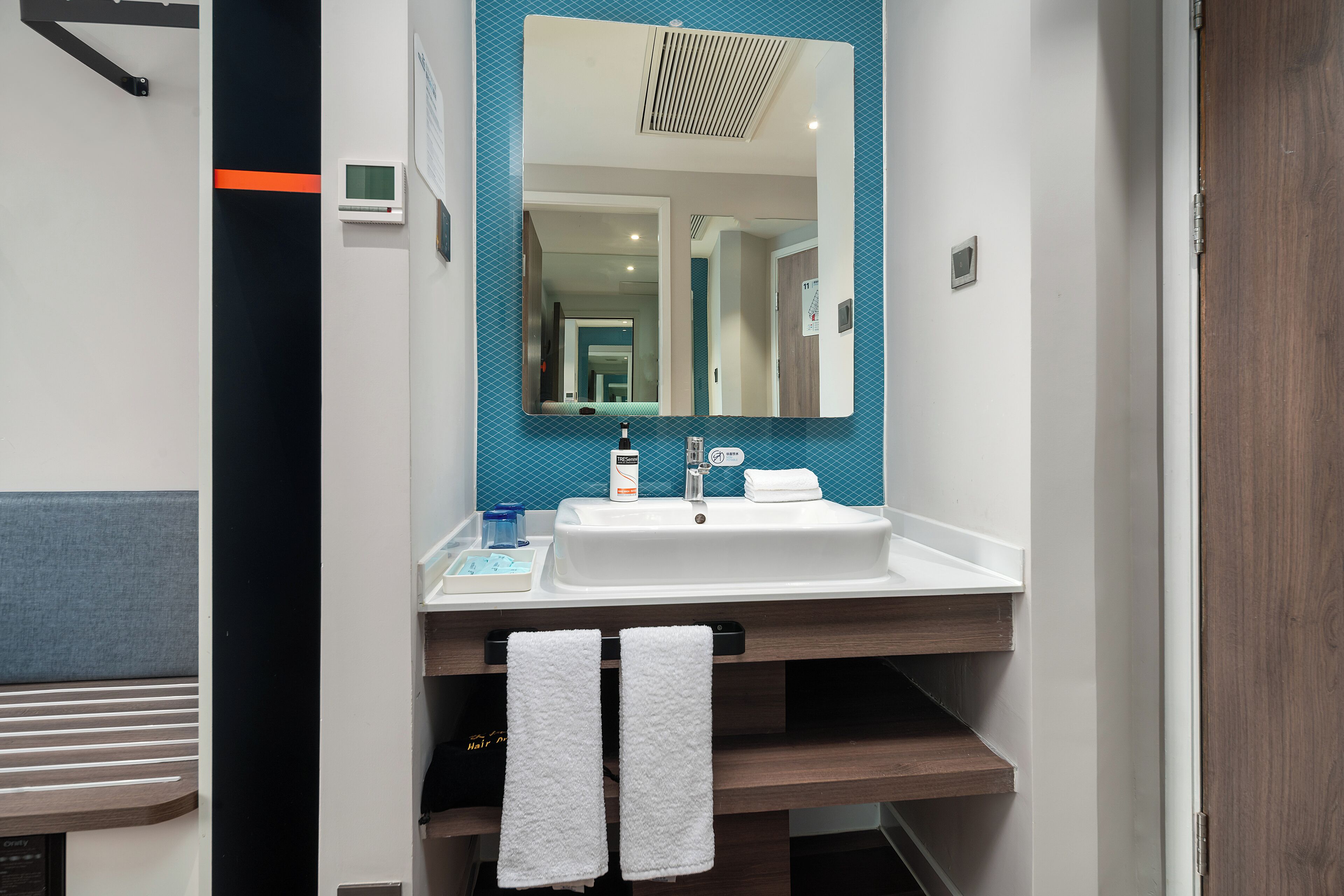 Standard Room, 2 Twin Beds (Extra Floor Space) | Bathroom | Shower, free toiletries, hair dryer, slippers