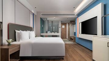 Rom – standard, 1 kingsize-seng, byutsikt | Dundyner, minibar (inkludert), safe på rommet og individuelt dekorert