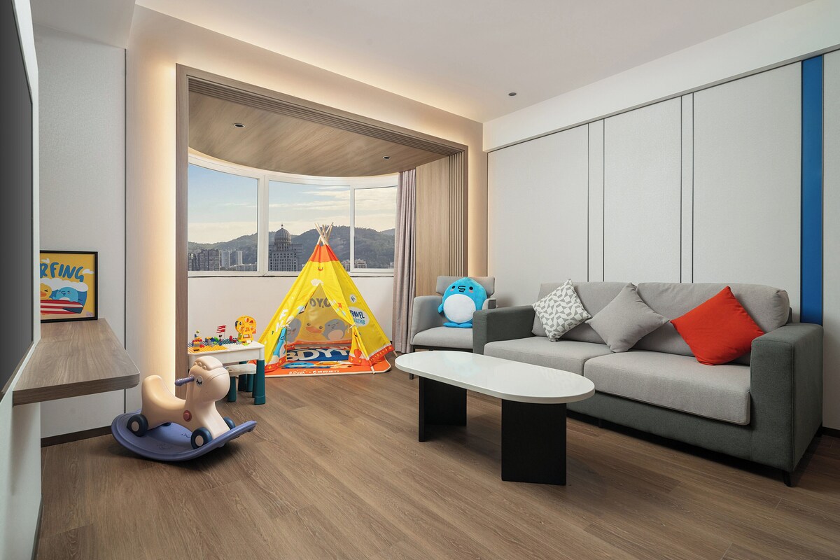 Suite, 1 King Bed (Kids Theme) | Down comforters, minibar (free items), in-room safe, desk
