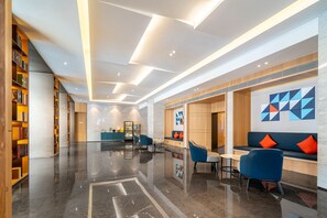 Lobby sitting area - Holiday Inn Express Xiamen Lushan by IHG (Xiamen)