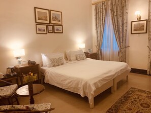 Room - Fairlawn (Kolkata)