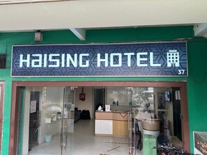 Unclassified image, 2 of 71, button - Haising (SINGAPORE)