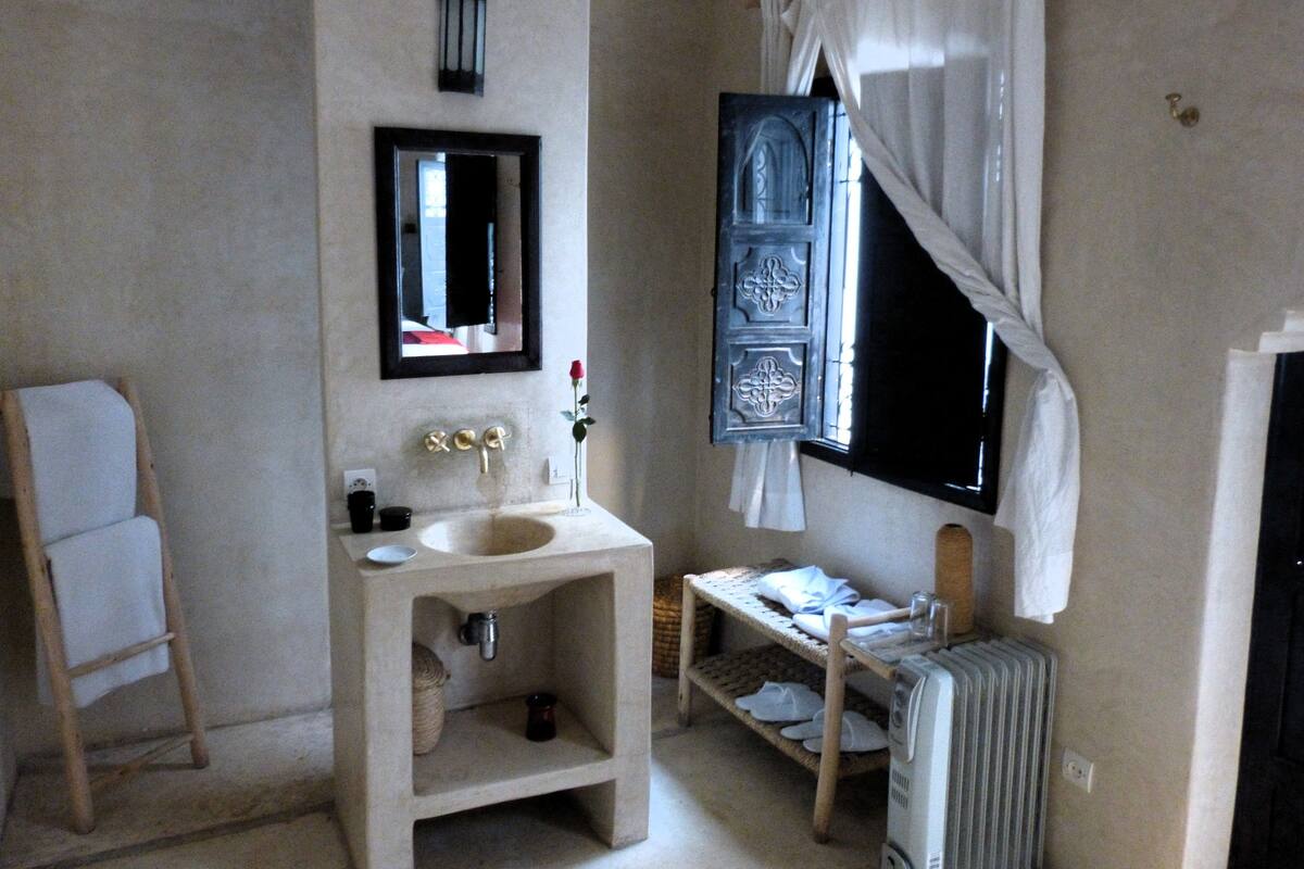 Junior Suite (A lams) | Bathroom | Free toiletries, hair dryer, bathrobes, slippers