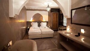 Premium bedding, in-room safe, blackout drapes, WiFi (free) - Riad Shambala (Marrakech)
