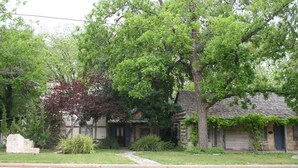 Unclassified image, 4 of 11, button - Austin Street Retreat - Kristin's (Fredericksburg)