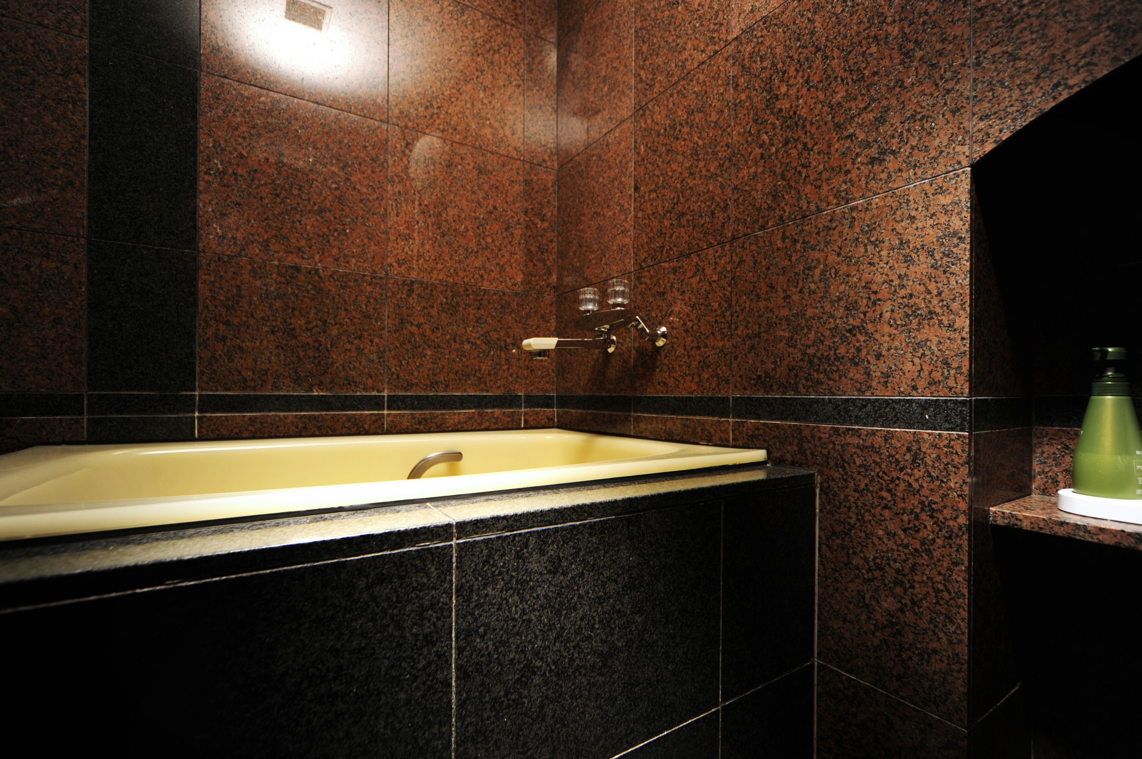 japanese style room | bathroom | combined shower/bathtub, deep-soaking bathtub, free toiletries