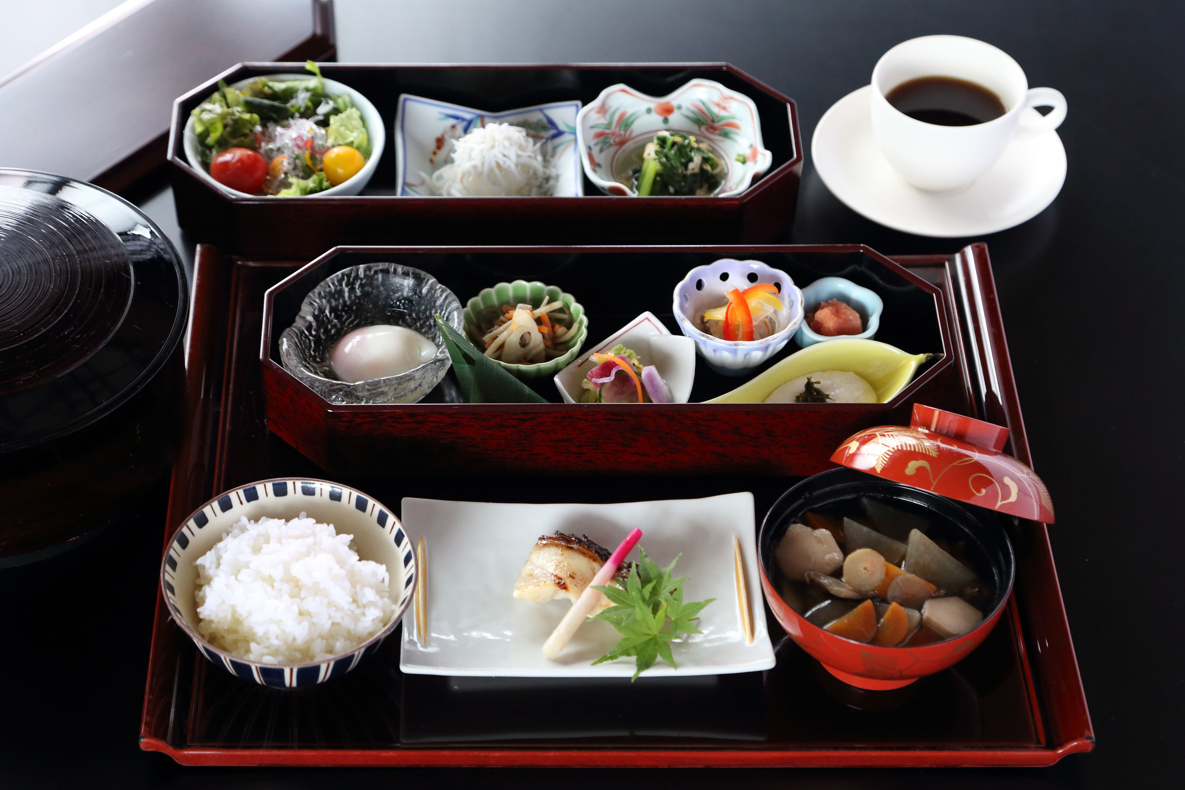 daily full breakfast (jpy 3850 per person)