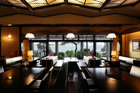 2 restaurants, lunch, dinner served; French cuisine. Kamakura Park Hotel