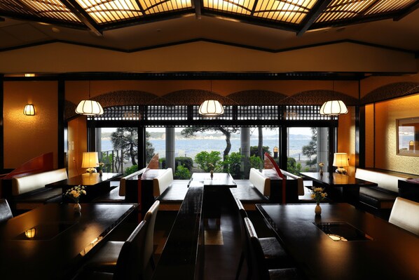 2 restaurants, lunch, dinner served; French cuisine - Kamakura Park Hotel (Kamakura)