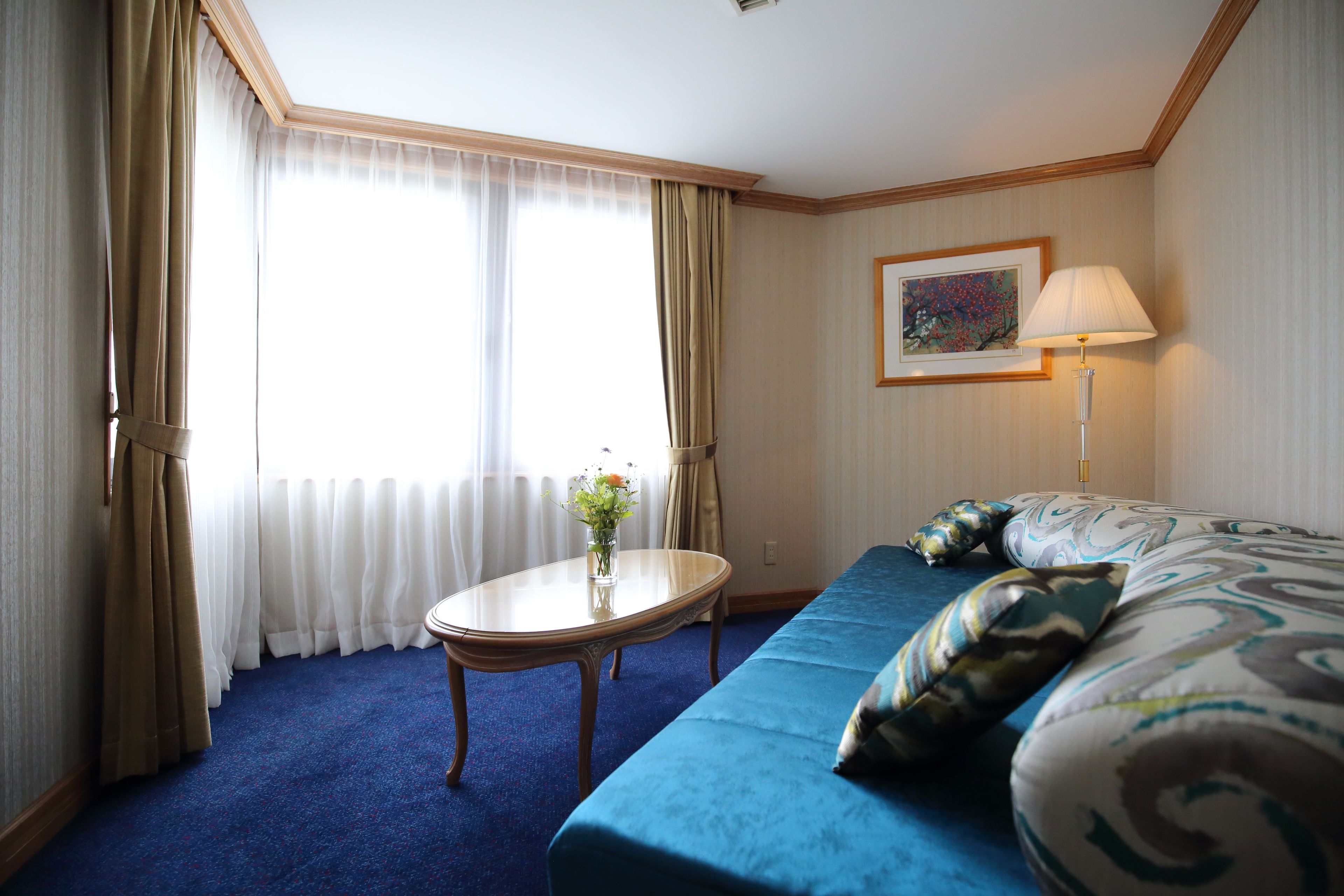 deluxe twin | premium bedding, down duvets, desk, blackout curtains