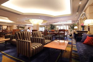 Lobby-lounge