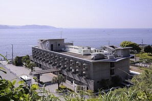 A modern building with a flat roof, multiple windows, and a view of the sea. - Kamakura Park Hotel (Kamakura)