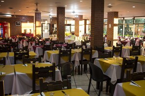 Breakfast, lunch and dinner served - Hotel El Libertador (Puerto Iguazú)