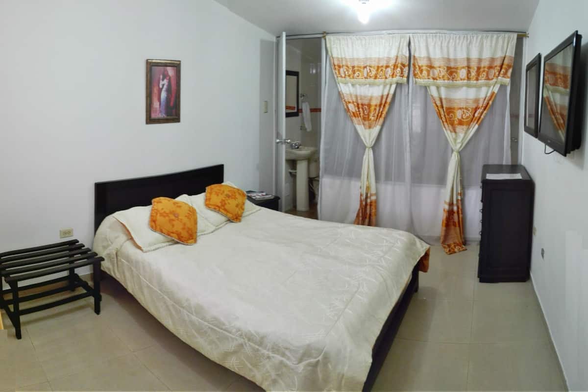 WiFi (free), bed sheets