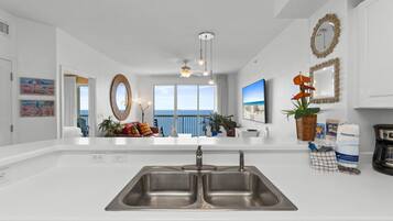 Appart'hôtel, 2 chambres, vue mer (2105) | Cuisine privée