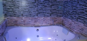 Deluxe Apartment, 1 Bedroom, Hot Tub, City View