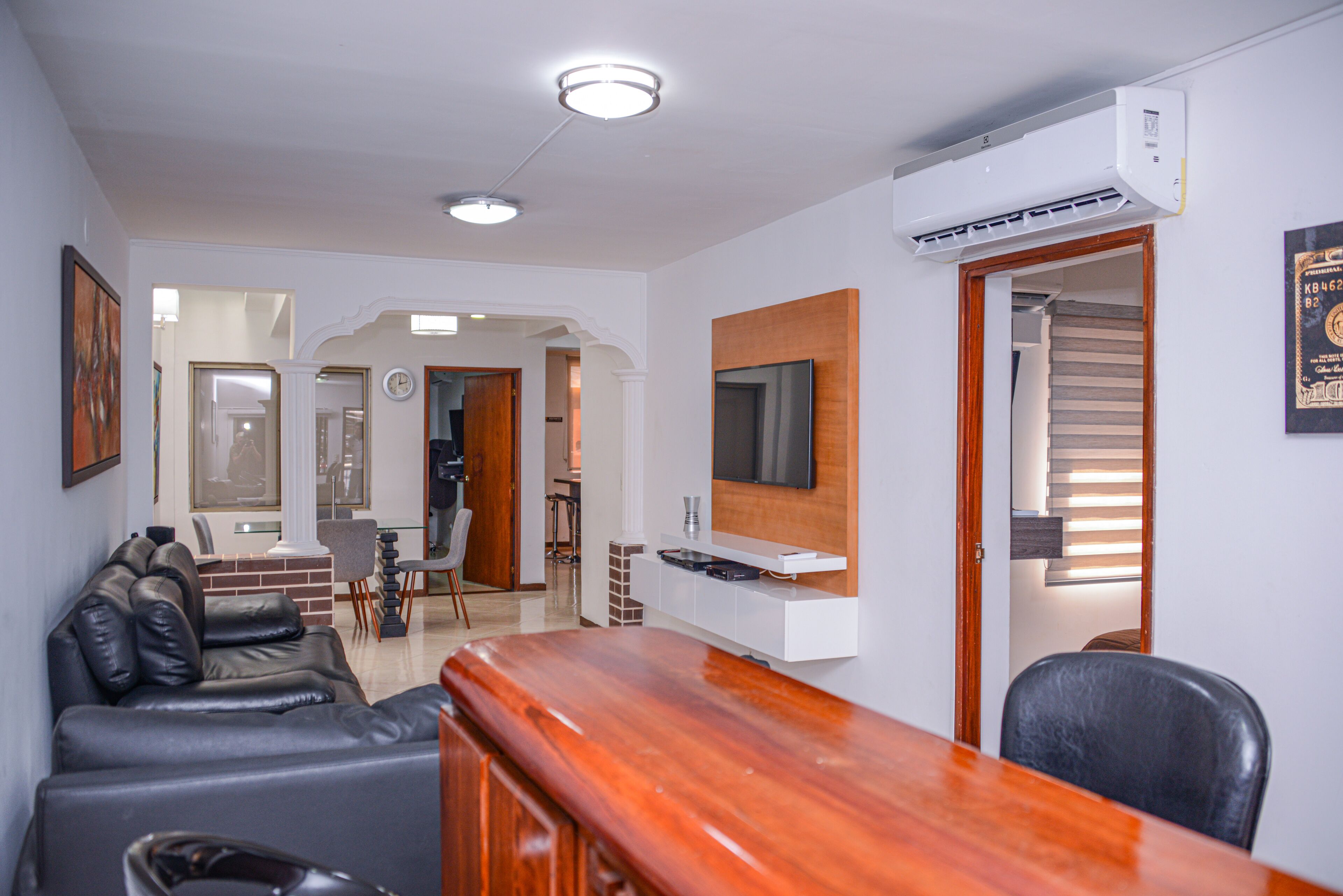 Comfort Apartment, 3 Bedrooms, Hot Tub, City View | Living room | 39-inch flat-screen TV with cable channels, TV