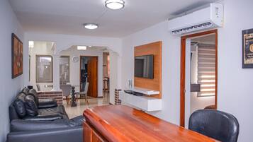 Comfort Apartment, 3 Bedrooms, Hot Tub, City View | Living room | 39-inch flat-screen TV with cable channels, TV