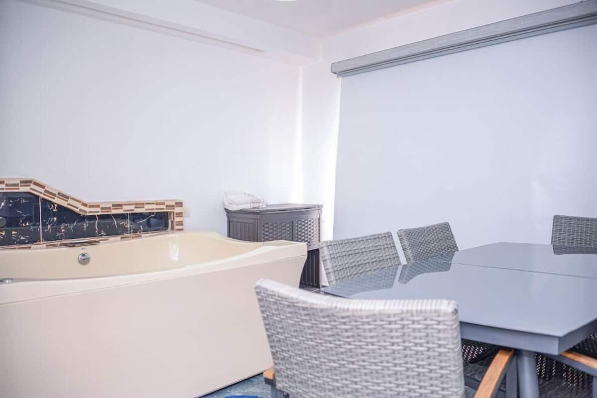 1 bedroom, in-room safe, individually decorated, individually furnished