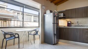 Apartment, 1 Bedroom, City View (301) | Living area | 39-inch flat-screen TV with cable channels, TV