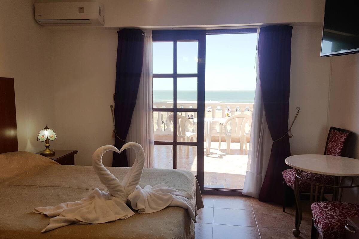 Chambre Double Supérieure (Suite Frente al Mar) | Coffres-forts dans les chambres, rideaux occultants, Wi-Fi gratuit