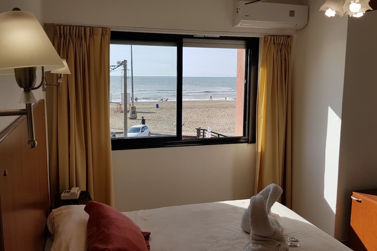 Chambre Double Standard (Frente al mar) | Coffres-forts dans les chambres, rideaux occultants, Wi-Fi gratuit