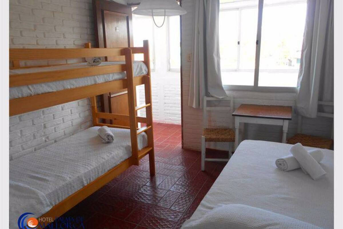 Habitación triple estándar, 1 habitación | Minibar, camas supletorias, wifi gratis y ropa de cama