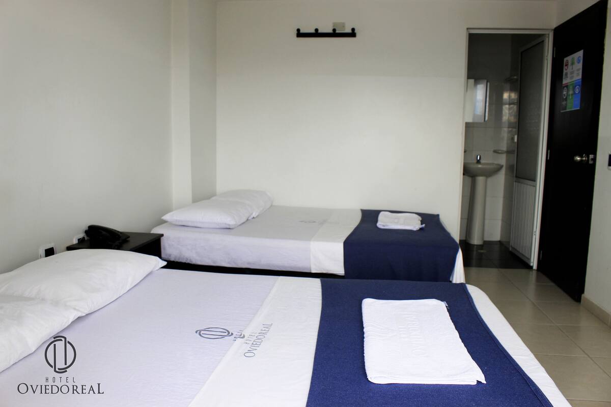 Cofres nos quartos, ferros/tábuas de passar roupa, Wi-Fi de cortesia