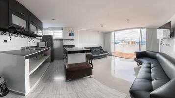 Family Apartment, 3 Bedrooms, Kitchen, City View | Private kitchen