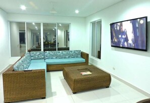 Living room - Casa Vacacional con Piscina (Girardot)