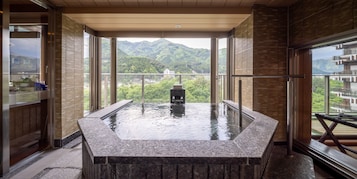 Habitación Premium, no fumadores (Mikazuki CLUB9 Yuusui) | Baño | Bañera y ducha independientes y bañera profunda