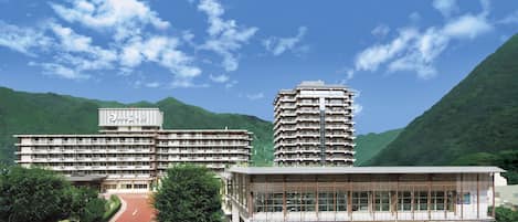 Vista frontal de la propiedad