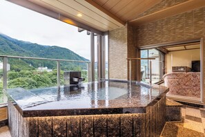 Habitación Premium, para no fumadores (Mikazuki CLUB9 Kawasemi) | Baño | Tina y regadera independientes y tina profunda 