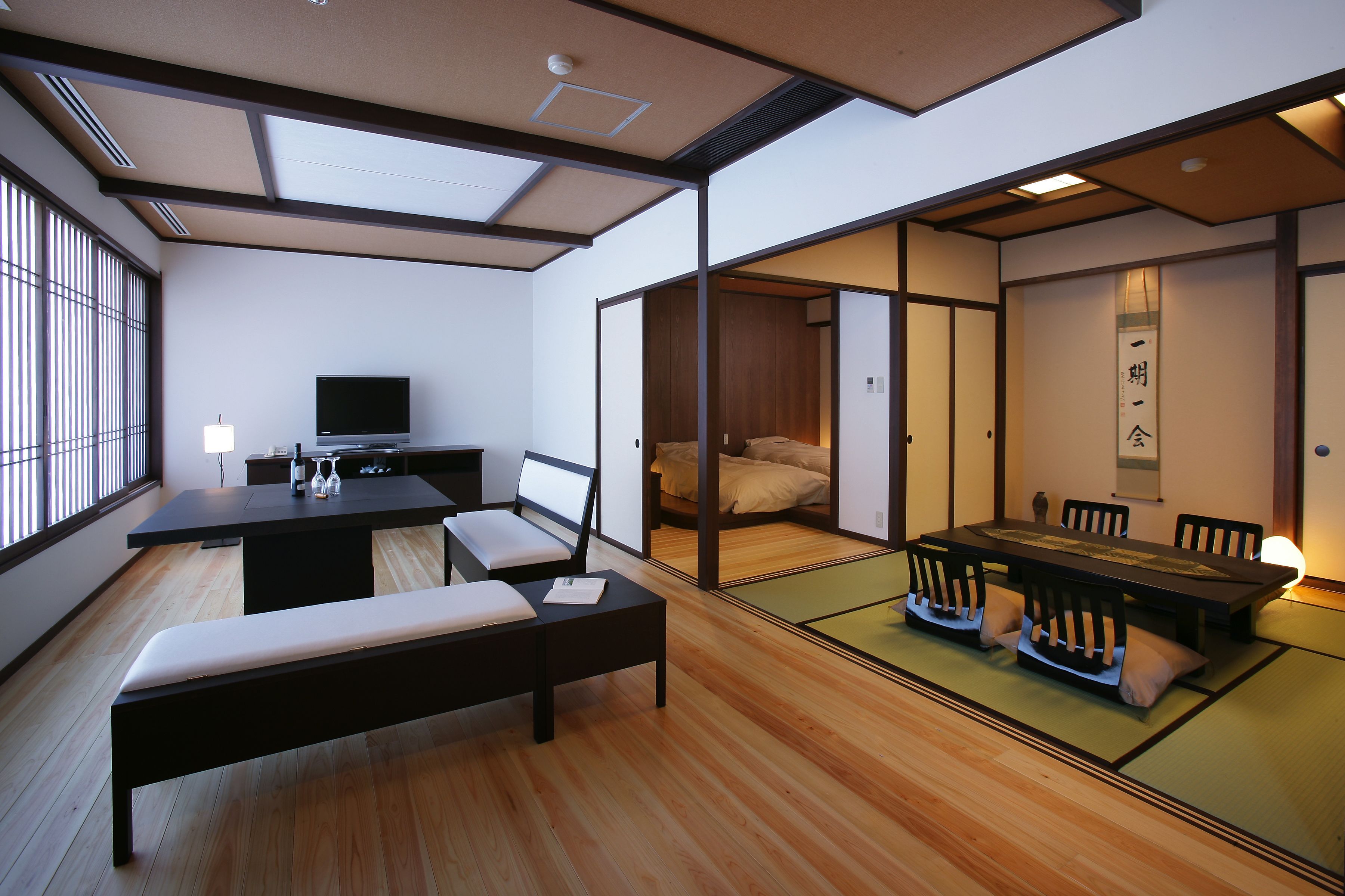 ラグジュアリー スイート 専用バスルーム エグゼクティブフロア | セーフティボックス (室内)、WiFi (無料)、ベッドシーツ