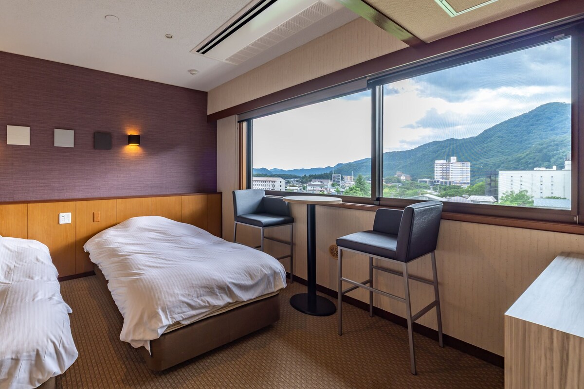 Economy Twin Room, Non Smoking | In-room safe, WiFi (free), bed sheets