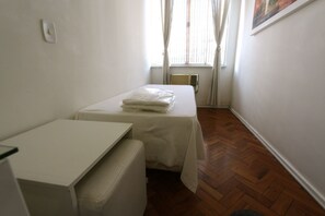 Traditional-Apartment | Wohnzimmer | Flachbildfernseher