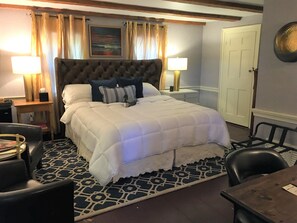 Suite, 1 King Bed, Mountain View